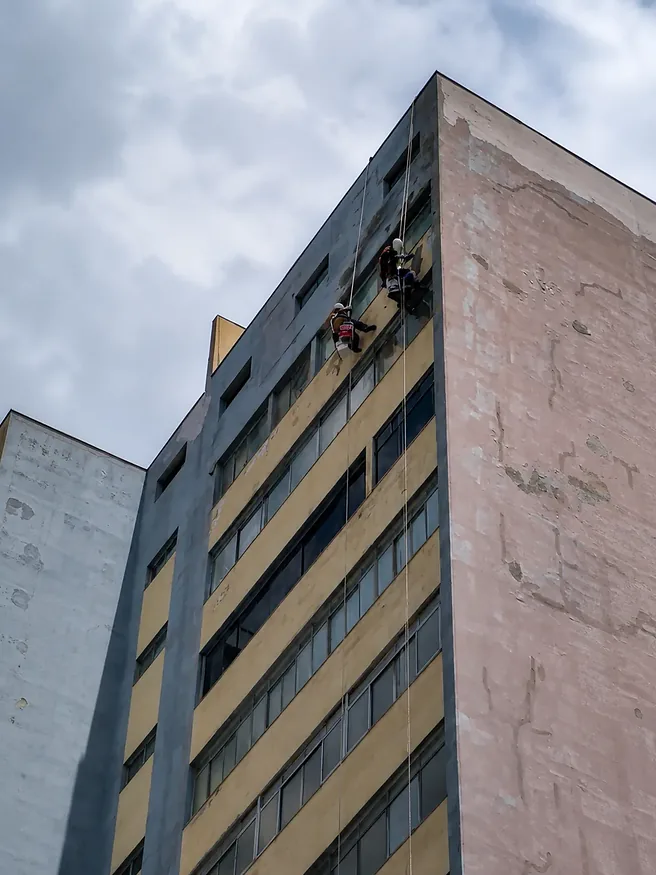 Obra em andamento, vista da rua